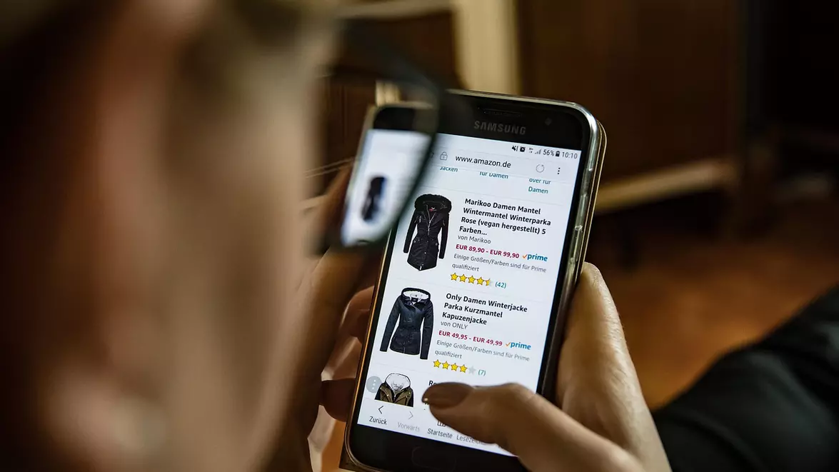 Comenzile de pe Shein, Temu și AliExpress, mai scumpe din vară. Taxă de 3 euro pentru coletele din Asia, de la 1 iulie