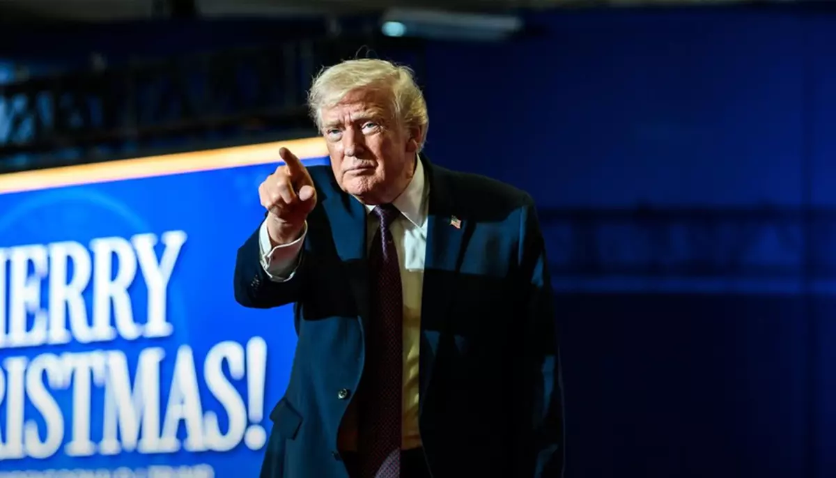 Donald Trump intensifică presiunile asupra șefului Rezervei Federale înaintea unei decizii esențiale. Piețele financiare văd tot mai probabilă o majorare a dobânzilor în SUA 