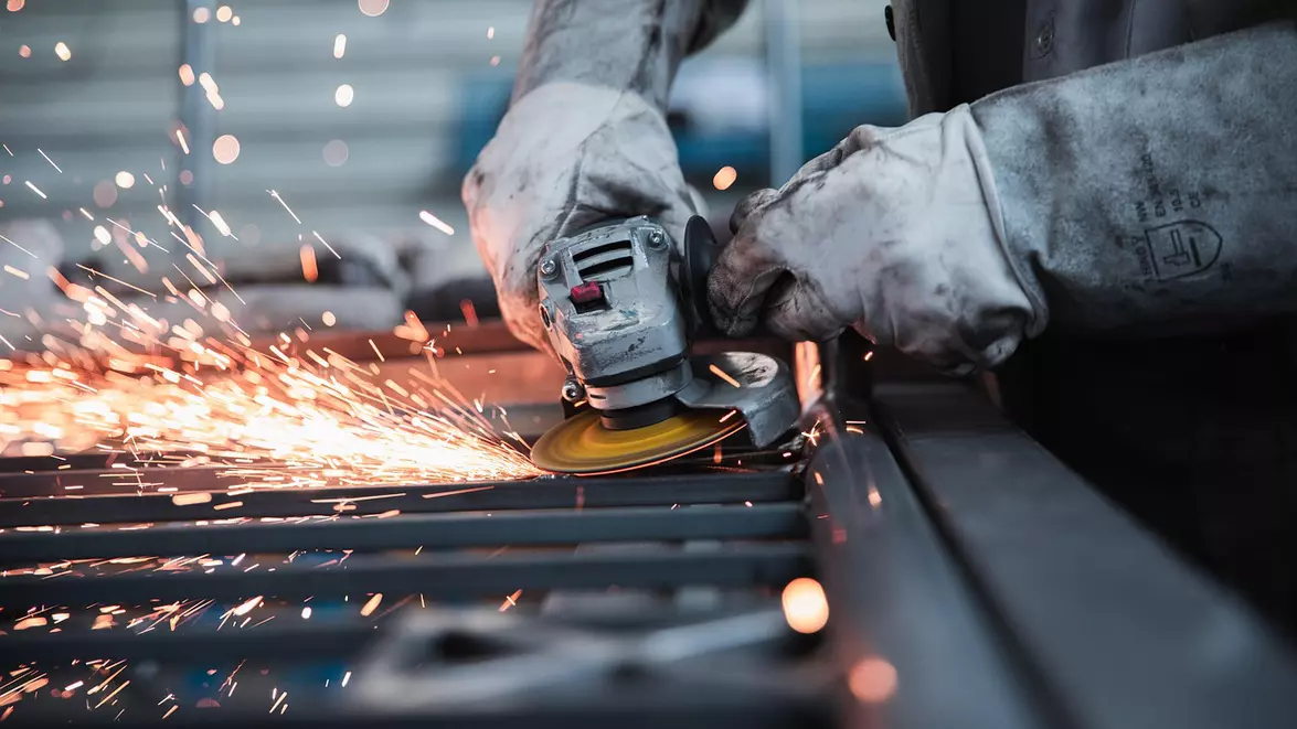 Comenzile noi din industria prelucrătoare au crescut cu 5% în iunie. Primul semestru a rămas sub nivelul din 2025