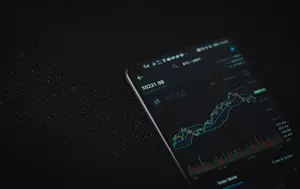 Piața crypto a scăzut cu 3,3% în mai. Binance Research arată cum inflația și dobânzile au apăsat activele digitale
