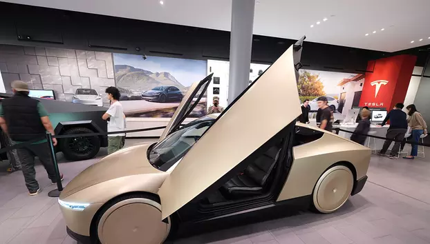Noul Cybercab atrage o anchetă federală pentru Tesla, la doar o zi după lansare. Acțiunile companiei au scăzut cu aproape 6%