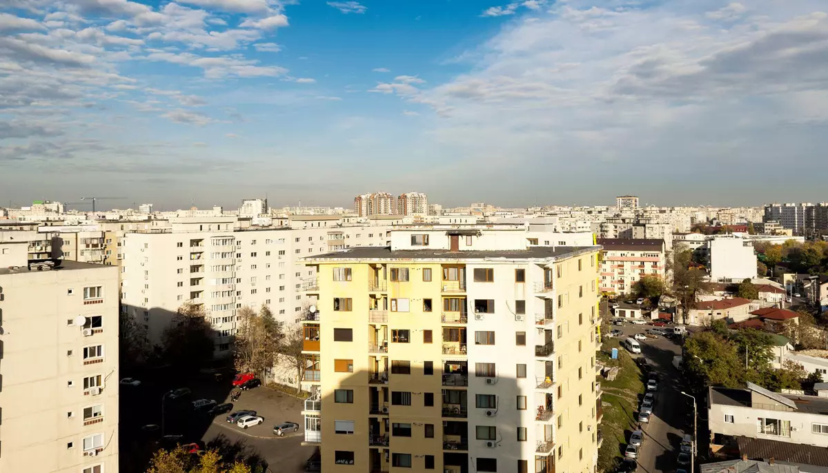 Cererea pentru apartamente crește în marile orașe. În București, prețurile pornesc de la aproximativ 1.500 euro/mp 