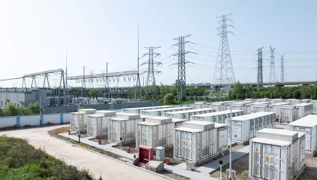 Premier Energy construiește o baterie de stocare de 400 MWh lângă Iași. Proiectul va întări rețeaua electrică a României