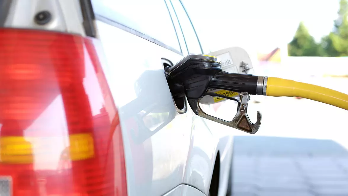 Taxă nouă pe carburanți din 2028. Anunțul făcut de oficialii Petrom: „Va aduce un cost de aproximativ un leu pe litru”