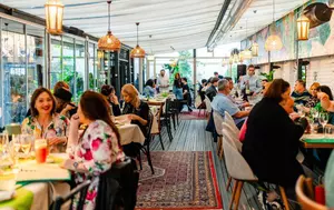 Serviciile pentru populație scad cu 8,4%. Jocurile de noroc și HoReCa trag piața în jos