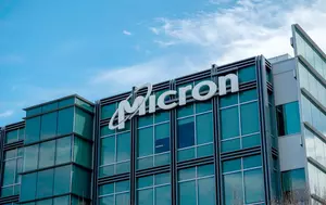 Deutsche Bank ridică ținta de preț pentru acțiunile Micron. Estimarea ajunge la 1.550 de dolari pe acțiune după rezultate peste așteptări 