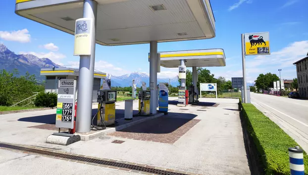 Eni anticipează scumpiri pe piețele energetice. Barilul Brent va costa 83 de dolari