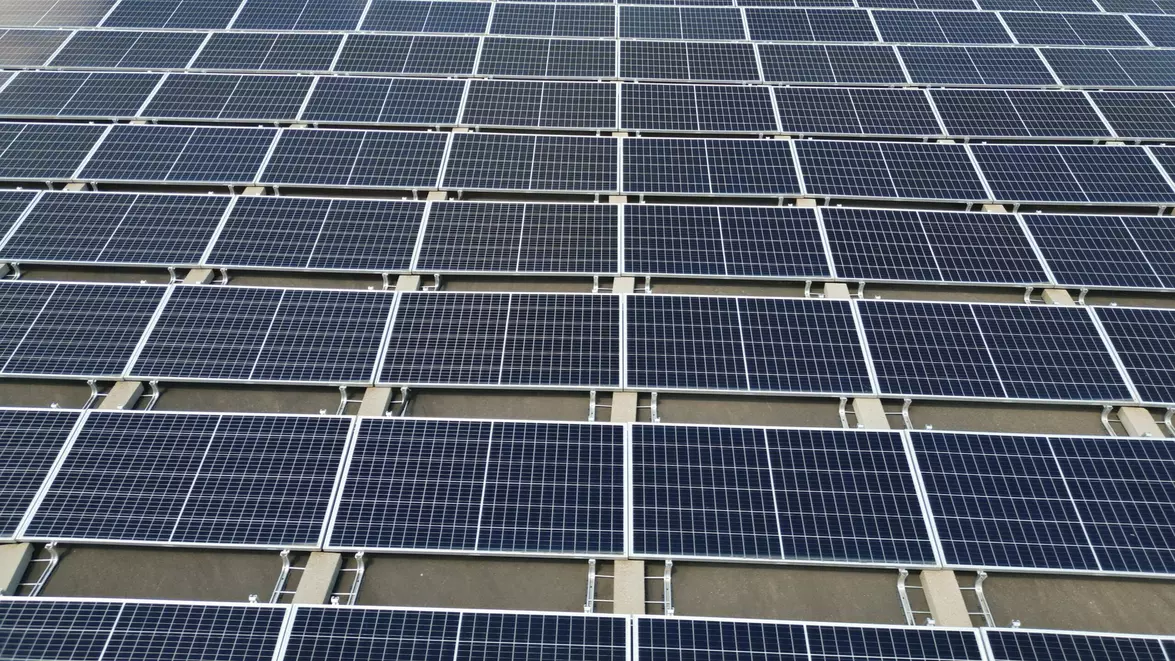 Statul pune 500 milioane euro în energie solară. Instituțiile publice pot primi până la 10 milioane