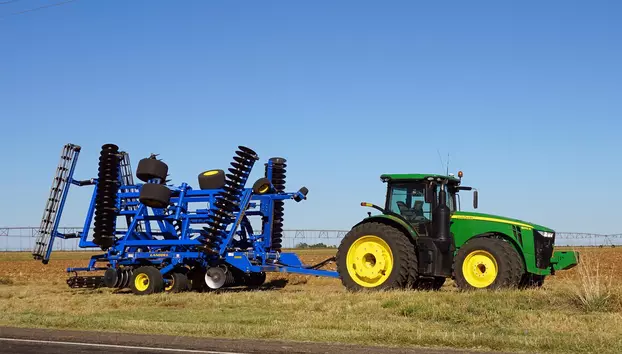 România are un tractor la 58 de hectare, în timp ce în Franța este unul la 26 de hectare. De ce agricultura modernă are absolută nevoie de mecanizare