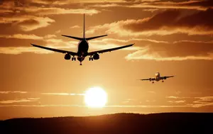 Traficul aerian crește cu 7,8%, dar rutele slabe dispar. De ce companiile taie zboruri într-o piață în urcare