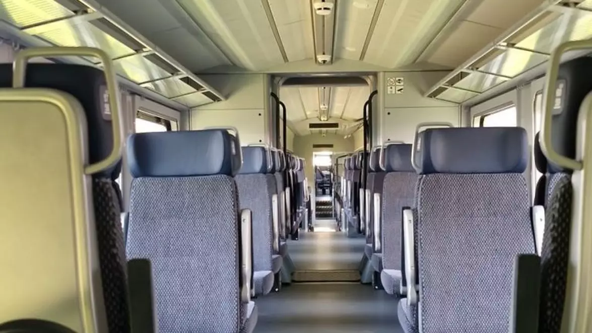 Primele 5 trenuri PESA intră în circulație. CFR Călători le trimite din București spre Brașov și Constanța