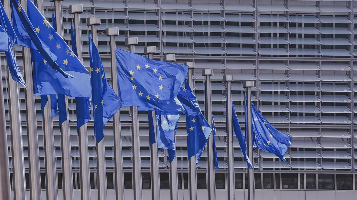Criza climatică readuce euroobligațiunile pe agenda UE. Vicepreședinta Comisiei Europene, Teresa Ribera, propune și o taxă pentru companiile petroliere