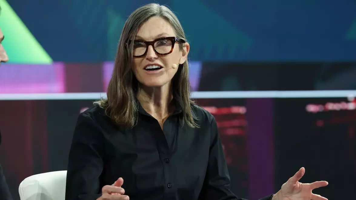 Renumita investitoare Cathie Wood vinde din SpaceX după raliu și mută capital spre apărare. Ce putem înțelege din această mutare-șoc