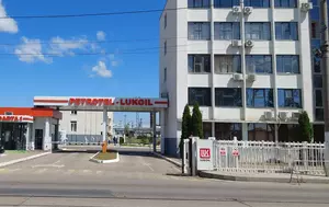 Facturi de 30-40 de milioane de euro, neplătite de Lukoil România. Mai multe firme românești depind de achitarea lucrărilor făcute anul trecut la rafinăria Petrotel
