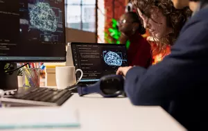 Startup-ul românesc CyberSwarm obține 50 de milioane de dolari. Compania dezvoltă un cip inspirat de creierul uman 