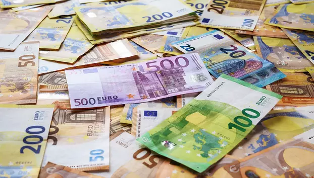 Economiile dezvoltate se confruntă cu o presiune tot mai mare asupra finanțării. Datoriile statelor și investițiile în AI cresc costurile 