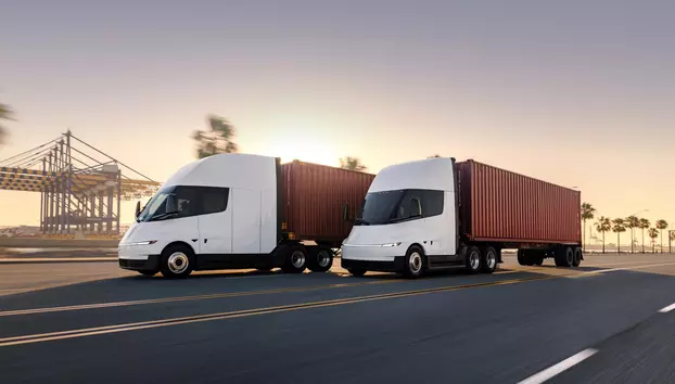 Tesla aduce Semi în Europa după aproape 10 ani. Camionul electric promite 550 km autonomie