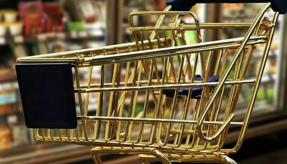 Discounterii au trecut de 30% din piață. Inflația îi întoarce pe români de la portbagaj la sacoșă