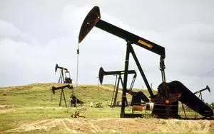 Petrolul încheie săptămâna peste 100 de dolari. Motorina din SUA atinge un record de peste 6 dolari pe galon