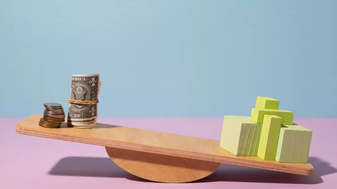 Balanța comercială începe să se echilibreze. Deficitul s-a redus cu 15,6% în primele două luni
