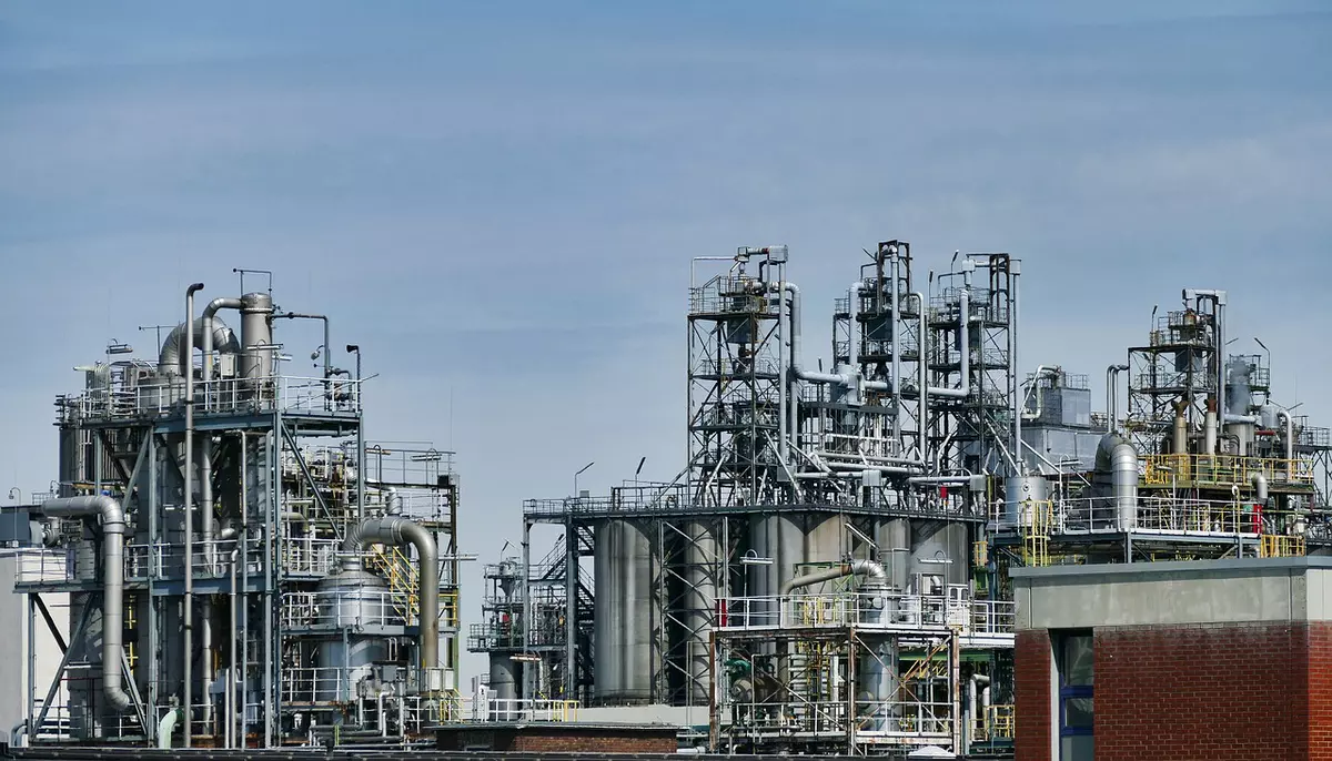 OPEC+ anunță creșterea producției de petrol pentru luna mai. Este relevantă decizia în contextul actual?