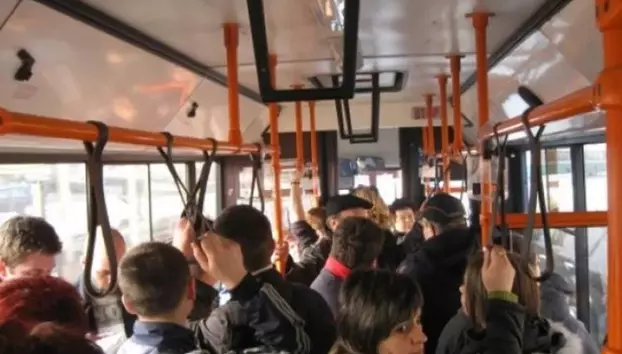 Românii pierd 53 de minute pe zi până la serviciu. Bucureștiul ajunge la 73 de minute pentru doar 16 kilometri