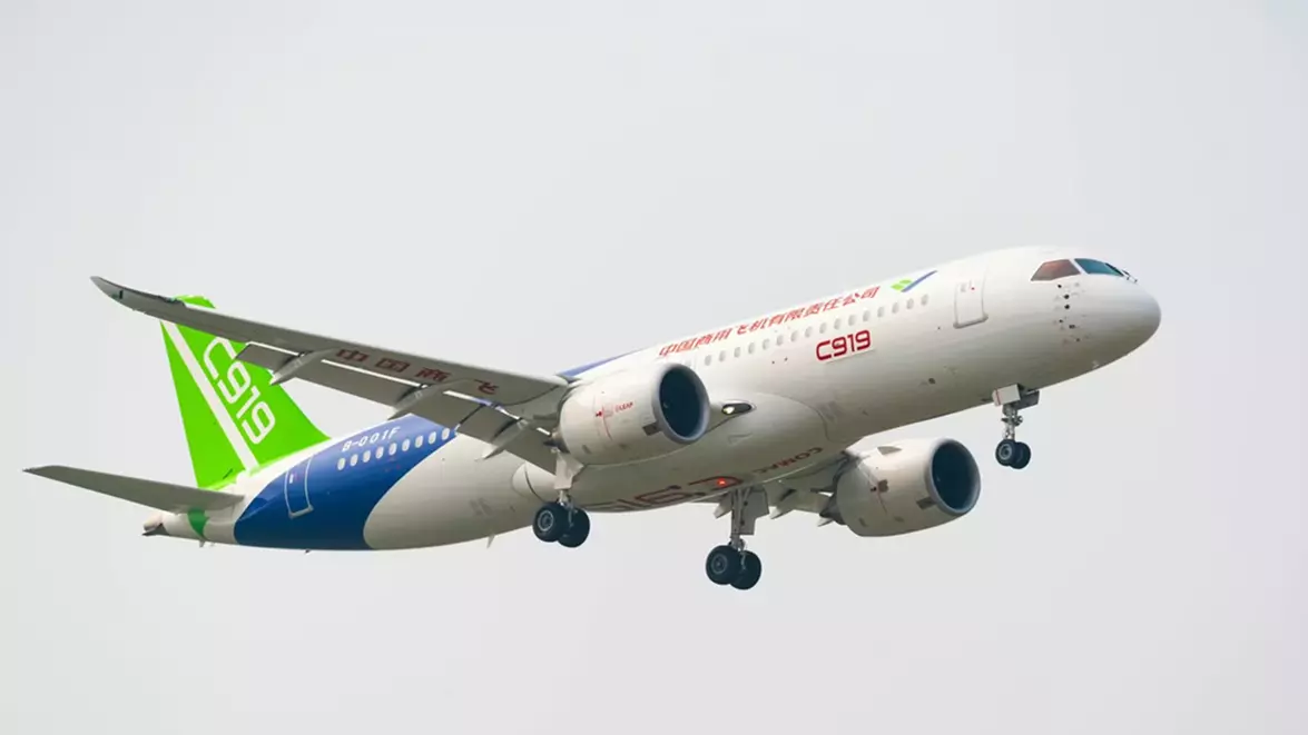 C919, avionul cu care China vrea să concureze Boeing și Airbus, intră pe prima rută internațională