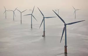 Administrația Trump plătește 765 de milioane de dolari pentru oprirea proiectelor eoliene offshore. Invenergy investește în gaze și energie geotermală