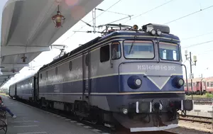 Cumpărăm trenuri noi, dar tot mai puțini români aleg să călătorească pe calea ferată. Numărul pasagerilor a scăzut cu 1,4 milioane în trei luni