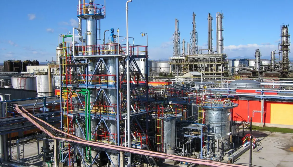 Rompetrol modernizează cinci rezervoare la rafinăria Petromidia. Capacitatea de stocare va crește cu 20%