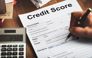 Ce este scorul de credit și cum îl îmbunătățești. Greșelile care îl pot distruge rapid, deși îți poate influența viitorul