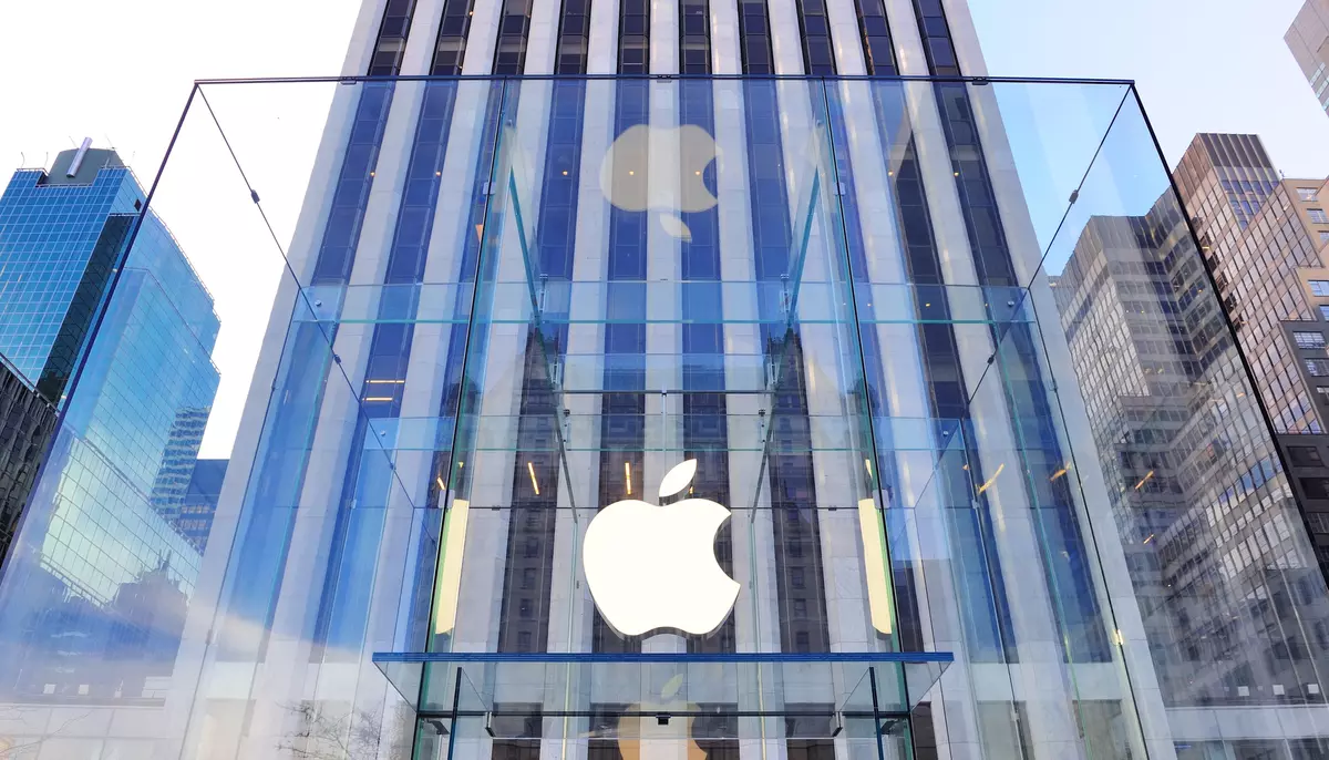 Apple depășește pentru scurt timp pragul de 5.000 de miliarde de dolari. Este a doua companie din istorie care atinge această valoare