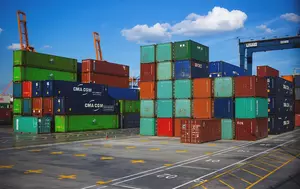 Economia Chinei devine tot mai dependentă de cererea externă. Investițiile în active fixe au scăzut cu 7,2%