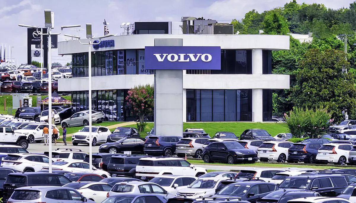 Acțiunile Volvo au înregistrat cea mai mare scădere din istorie, de aproape 30%. Producătorul auto suedez anunță un nou val de concedieri 