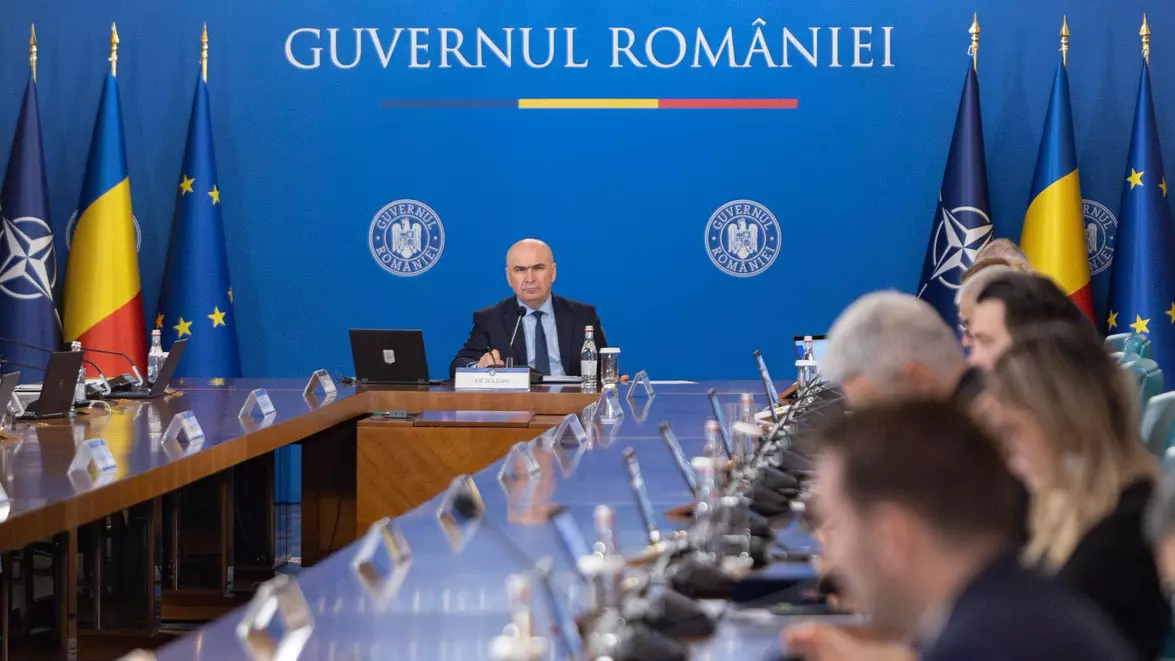 Bolojan atacă bonusurile de până la 180.000 de euro de la Hidroelectrica. Disputa atrage atenția asupra modului în care conducerea companiei gestionează profitul și investițiile