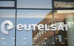 Acțiunile companiei europene de comunicații prin satelit Eutelsat cresc cu 25%. Avansul vine după restricțiile impuse internetului folosit de armata Ucrainei