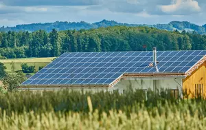 România are prea mult curent când nu trebuie. Dezvoltarea segmentului de prosumatori are nevoie de baterii mari, reguli stricte și consum inteligent