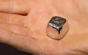 Nu aurul este cel mai scump metal din lume. Materialul rar care a depășit 20.000 de euro pe uncie, esențial pentru industria auto