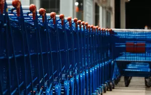 Frații Pavăl trebuie să câștige încrederea și la raftul de legume. Care sunt principalele provocări cu care se vor confrunta după preluarea de 823 milioane euro a Carrefour România