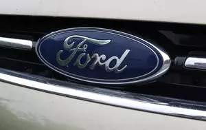 Ford cere licență pentru un SUV produs în China. SUA schimbă regulile pentru mașinile conectate 