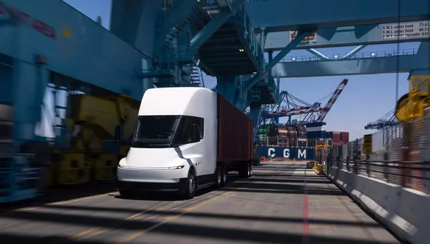 Tesla livrează Semi după aproape nouă ani de așteptare. 50.000 de camioane electrice pe an rămân ținta