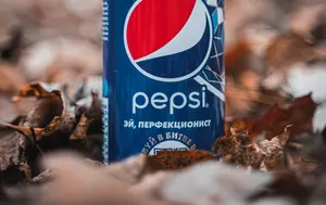 Povestea Pepsi: Cum a devenit un sirop digestiv preparat într-o farmacie un simbol al industriei răcoritoarelor