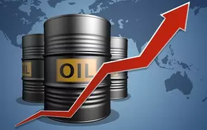 Barclays urcă prognoza pentru Brent la 100 de dolari în 2026. Blocajul din Hormuz mută din nou presiunea pe piața petrolului