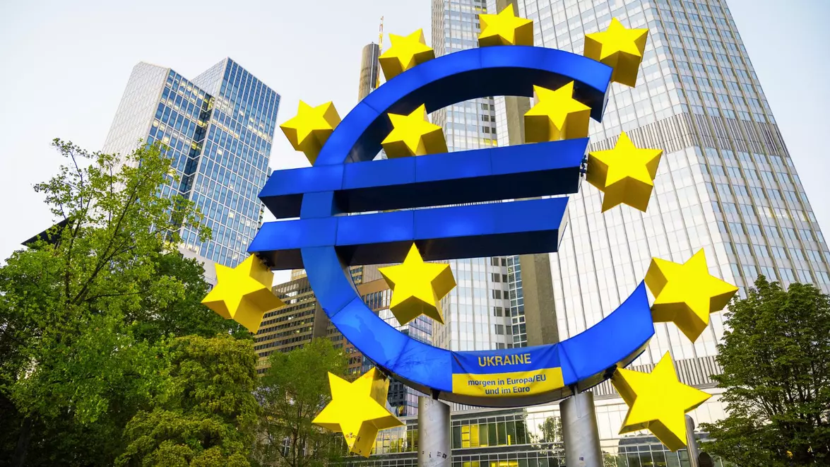 BNR: România nu îndeplinește niciun criteriu pentru euro. Isărescu spune că primul pas este corecția fiscală