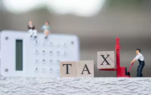 Taxa pe coletele non-UE a adus 49 milioane lei la bugetul de stat. AUR cere eliminarea ei 