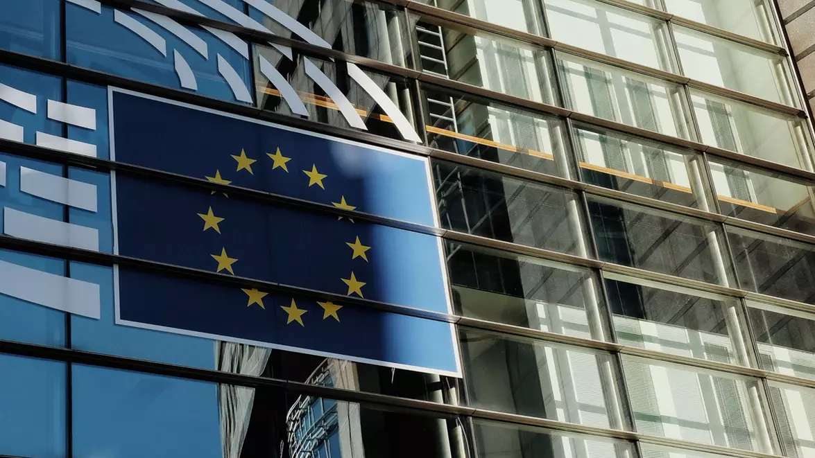 Uniunea Europeană propune încetinirea reducerii emisiilor pentru companii. Unele industrii ar putea primi certificate gratuite până în 2038