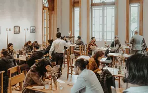 Afacerile din domeniul serviciilor pentru populație au scăzut cu 10,3% în aprilie. Agențiile turistice au fost singurul segment mare pe creștere