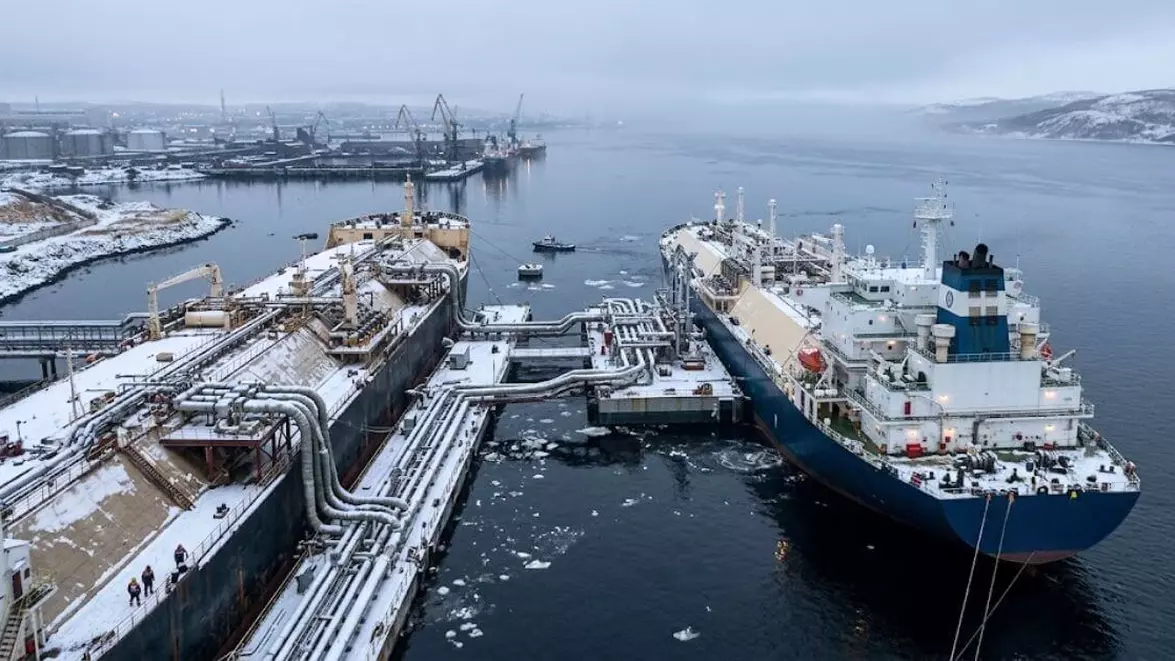 Rusia își extinde flota fantomă de metaniere pentru exporturile de gaze naturale lichefiate. UE va interzice importurile rusești din 2027
