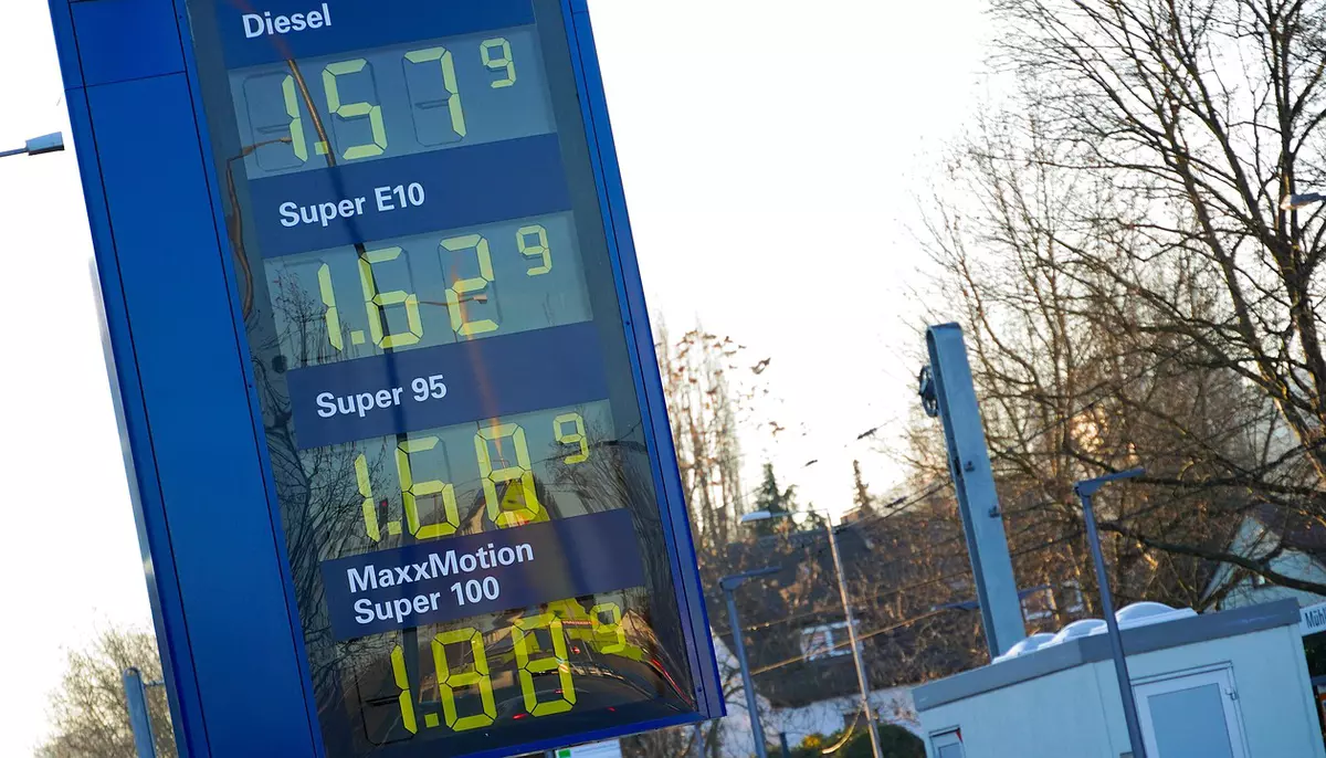 Europa taie taxele la carburanți și dă subvenții de miliarde. Germania reduce prețul cu 17 cenți pe litru