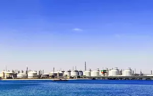 Prețul petrolului a crescut cu 4%, după atacurile dintre SUA și Iran. Țițeiul Brent a ajuns la 79,11 dolari pe baril